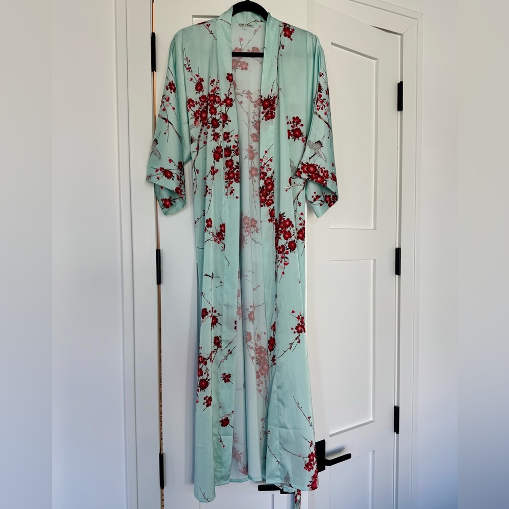 Kim + Ono Floral Kimono Robe